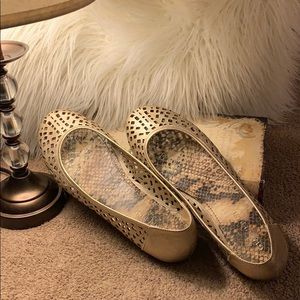 “Gianni Bini” gold flats